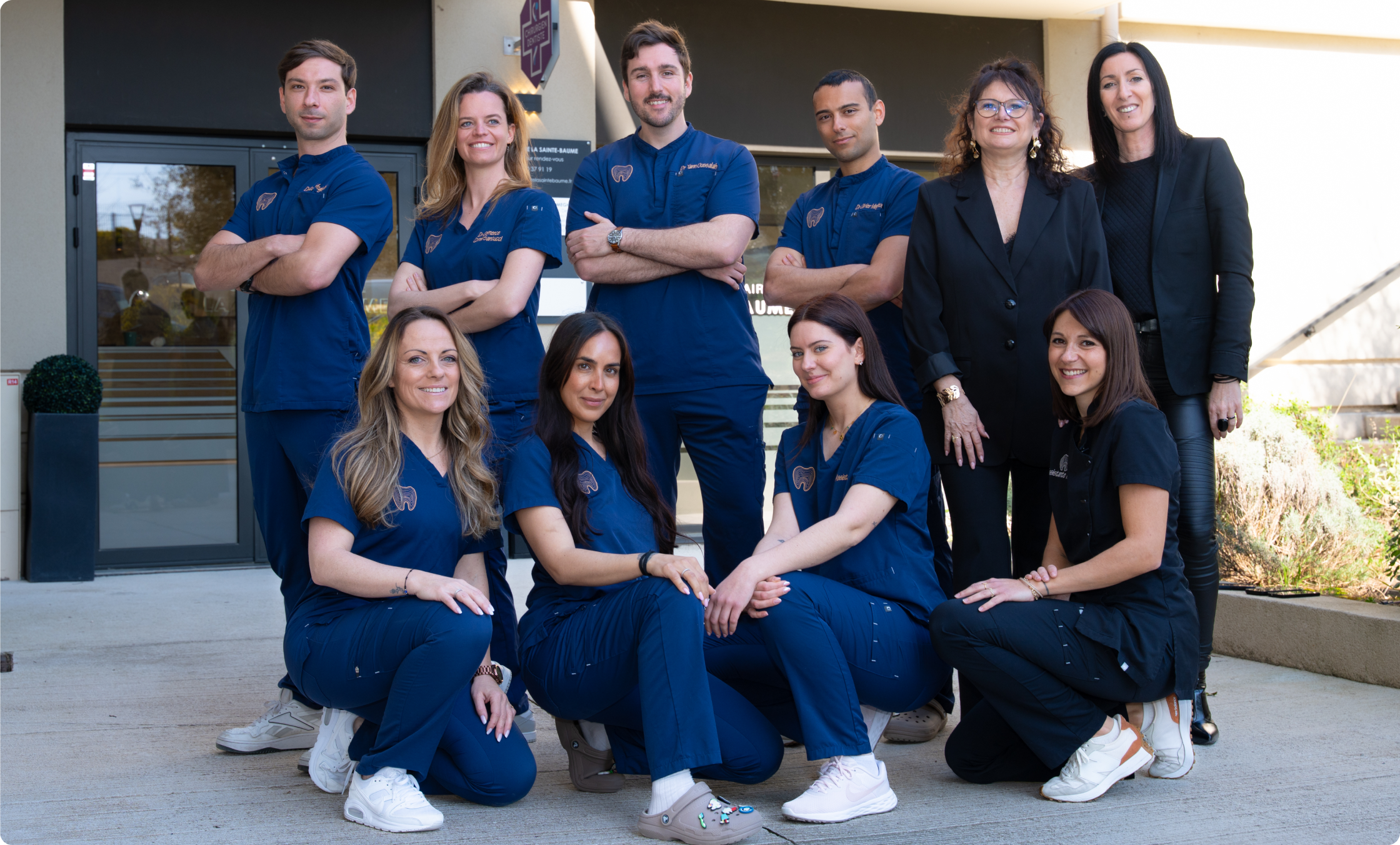 Sourire esthétique harmonisé par des soins dentaires — dentiste Le Beausset